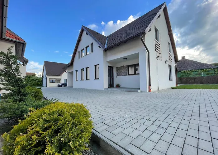 Fenyo Apartman House I