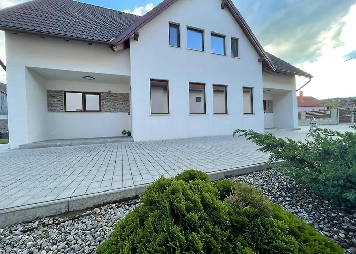Fenyo Apartman House I